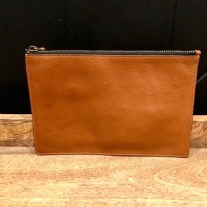 Madewell: English Saddle: Leather pouch clutch